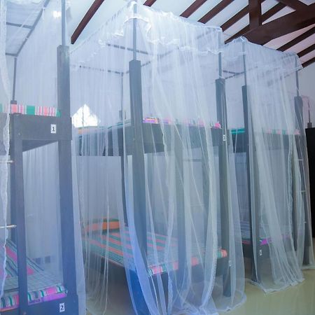 Hikka Surf Hostel Hikkaduwa Εξωτερικό φωτογραφία