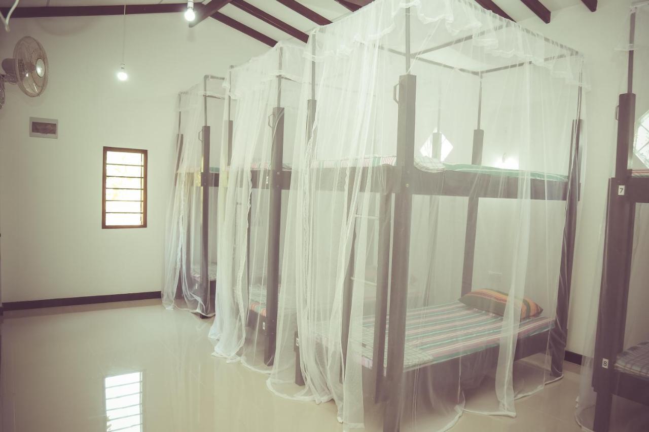 Hikka Surf Hostel Hikkaduwa Εξωτερικό φωτογραφία