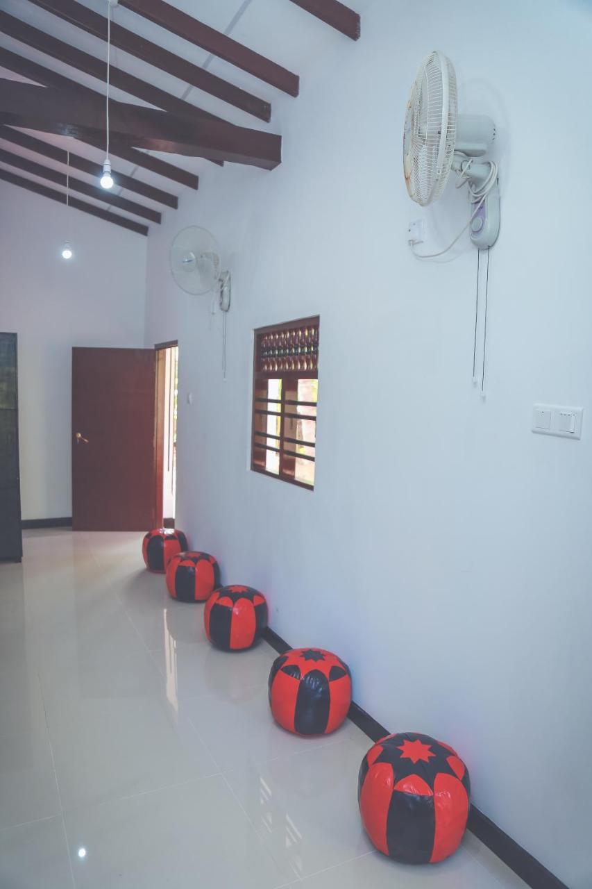 Hikka Surf Hostel Hikkaduwa Εξωτερικό φωτογραφία