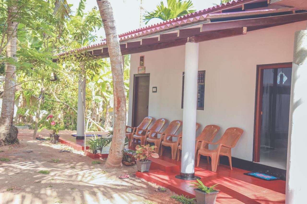 Hikka Surf Hostel Hikkaduwa Εξωτερικό φωτογραφία