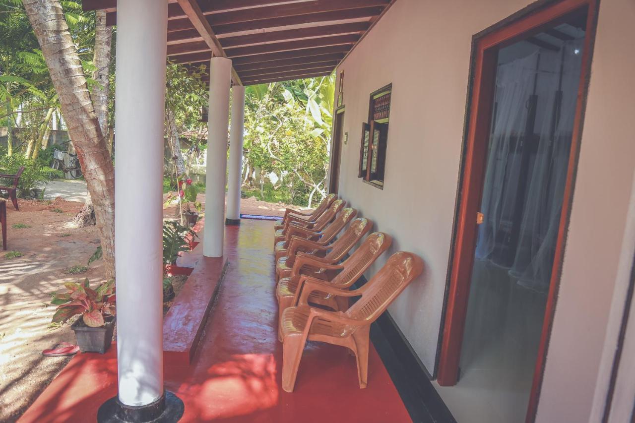 Hikka Surf Hostel Hikkaduwa Εξωτερικό φωτογραφία