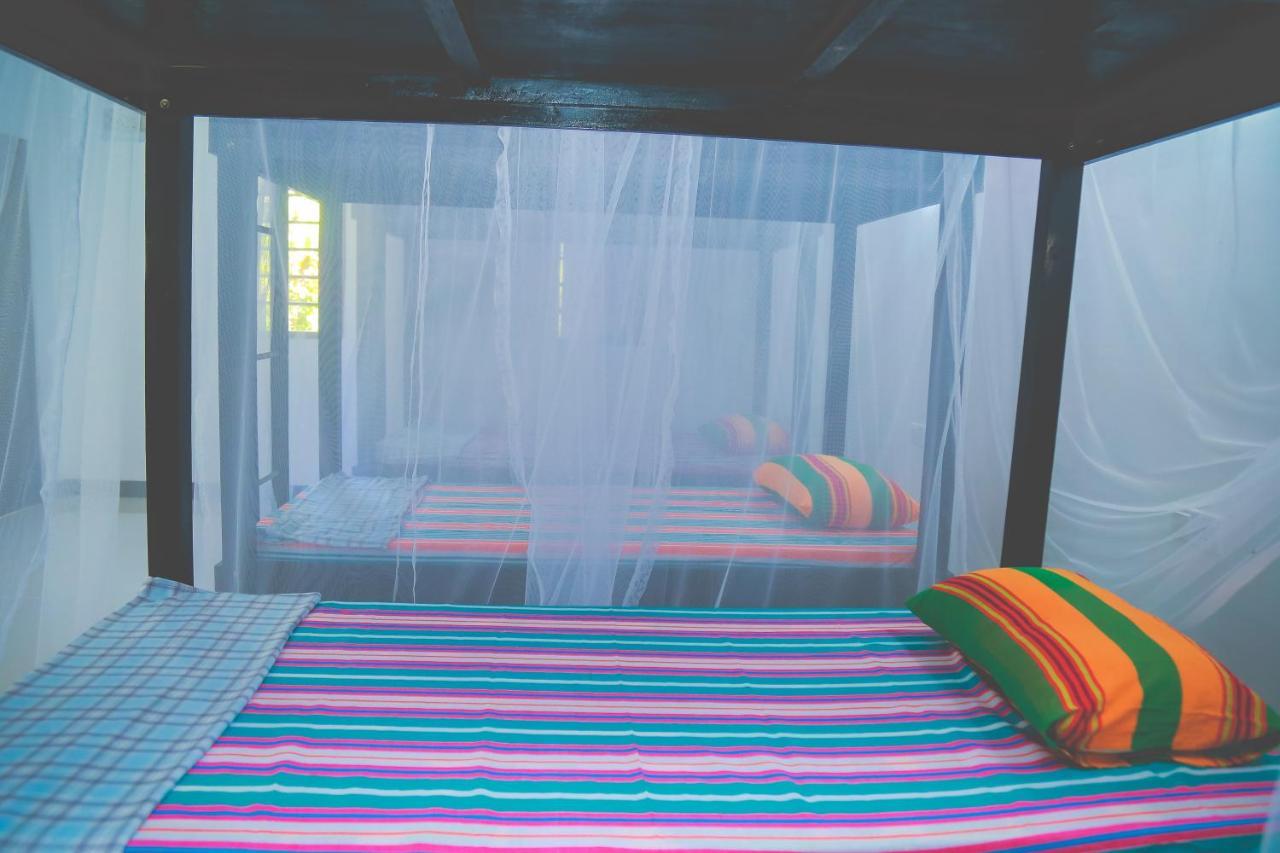 Hikka Surf Hostel Hikkaduwa Εξωτερικό φωτογραφία