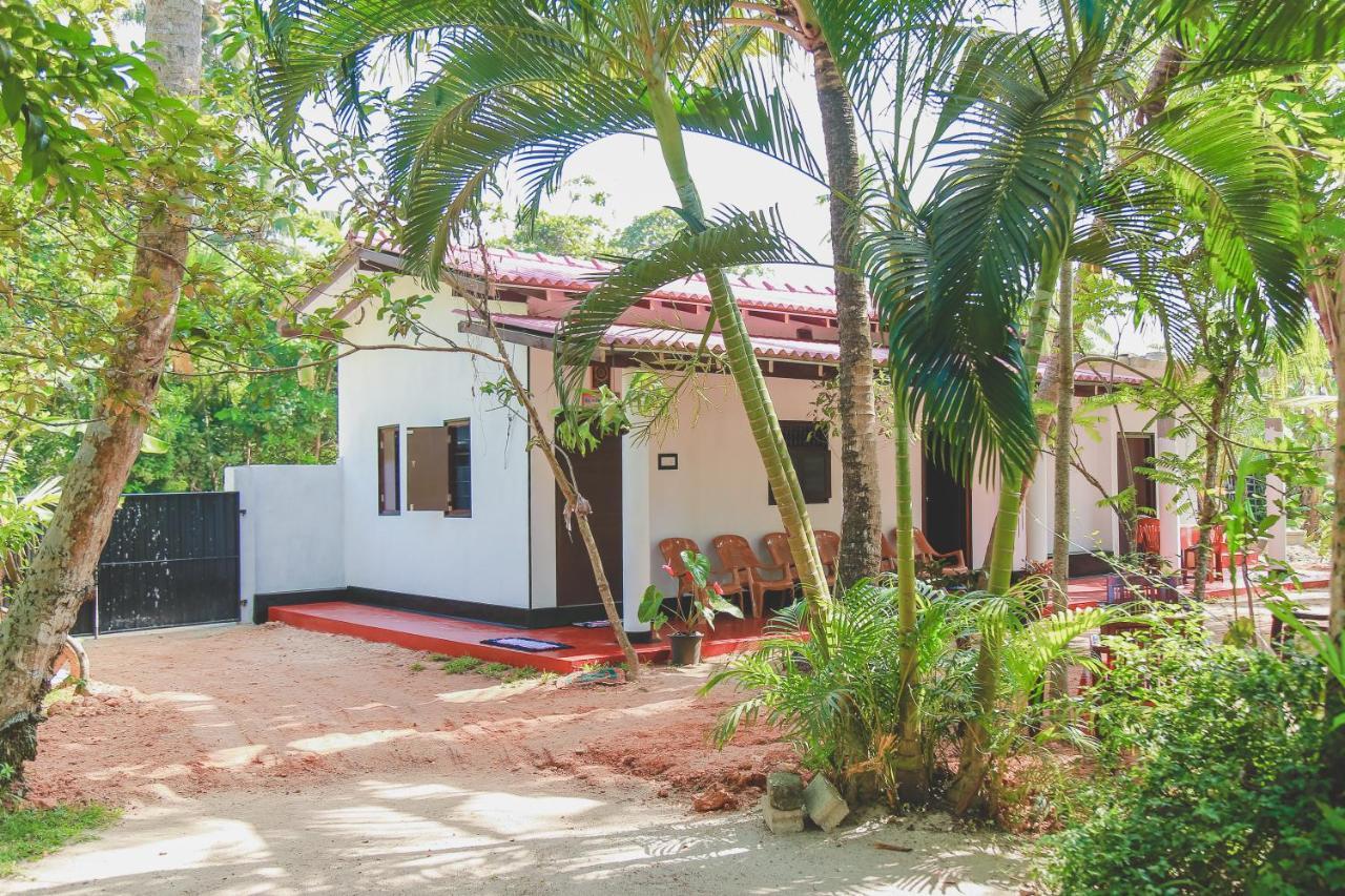 Hikka Surf Hostel Hikkaduwa Εξωτερικό φωτογραφία
