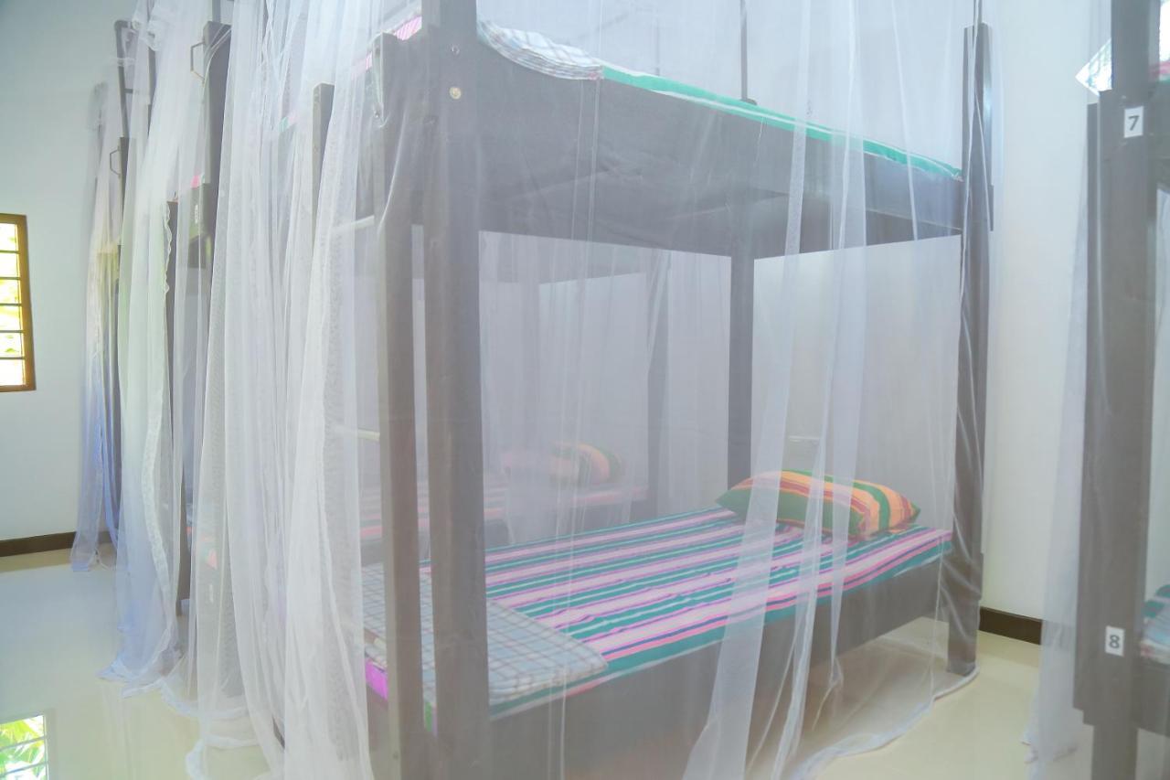 Hikka Surf Hostel Hikkaduwa Εξωτερικό φωτογραφία
