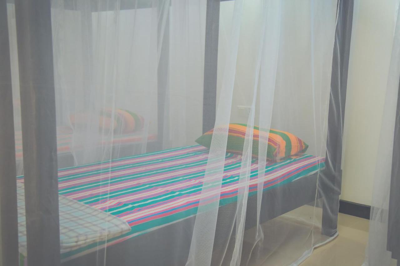 Hikka Surf Hostel Hikkaduwa Εξωτερικό φωτογραφία