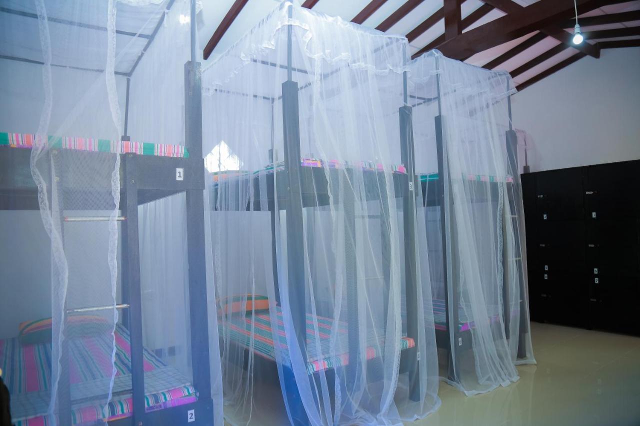 Hikka Surf Hostel Hikkaduwa Εξωτερικό φωτογραφία